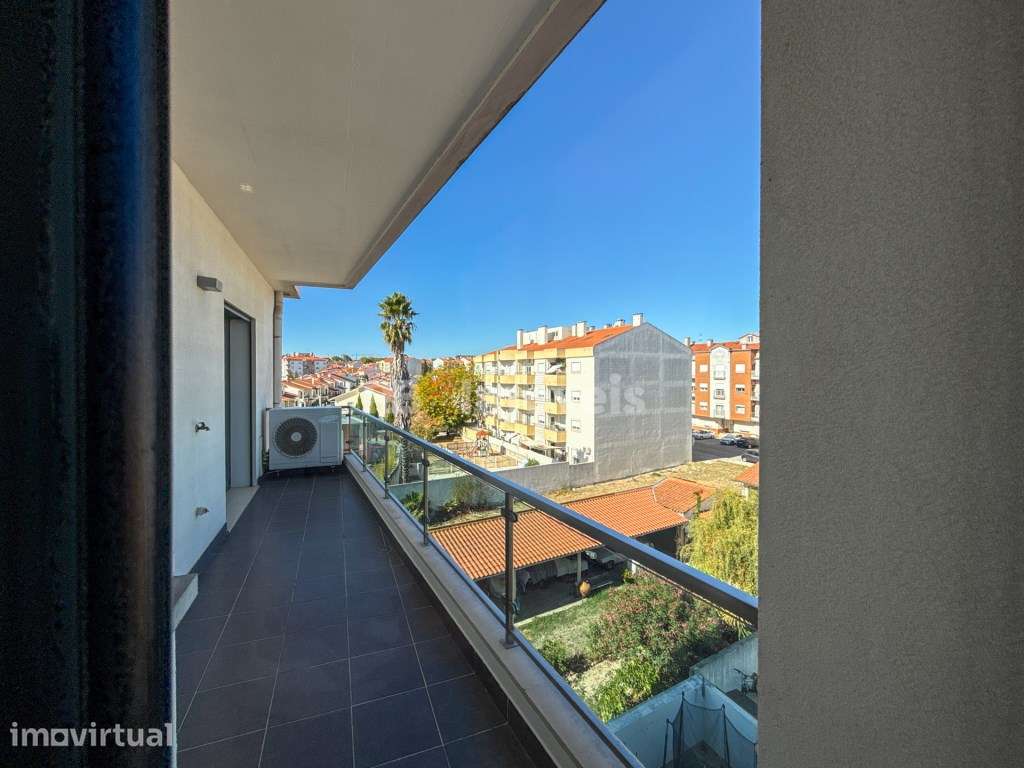Apartamento T3 com Sótão e Garagem - Grande imagem: 3/54
