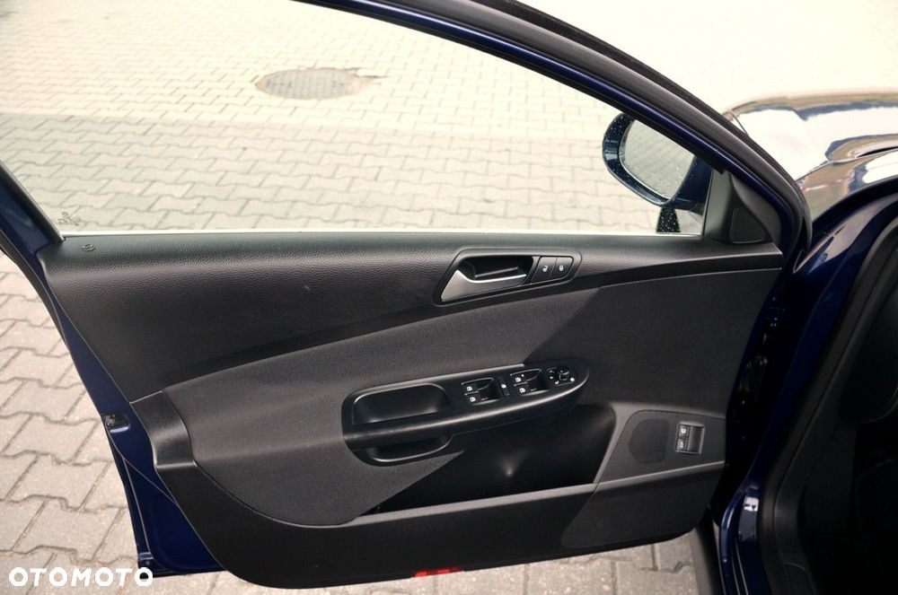 Volkswagen Passat - 12