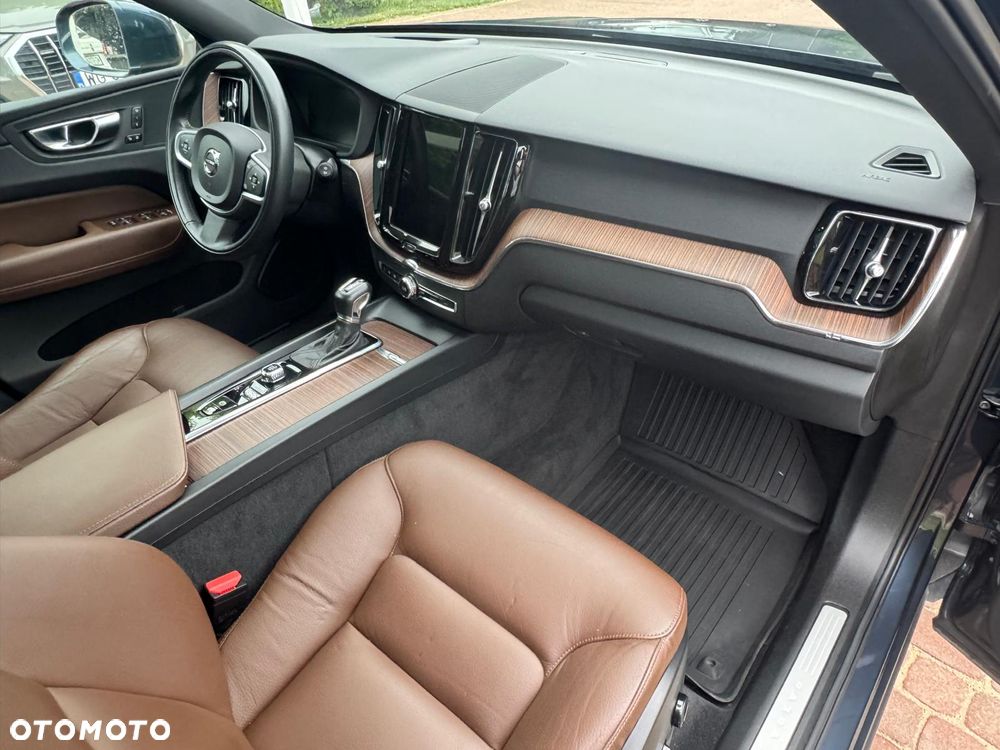 Volvo XC 60 T5 Momentum Pro - 17