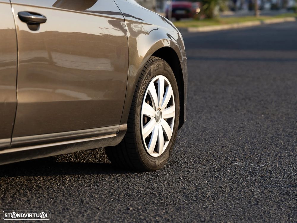 VW Passat Variant 1.6 TDI BlueMotion - 14