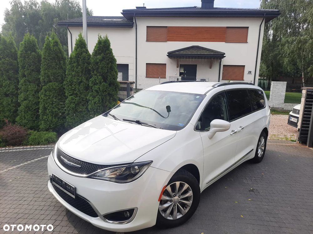 Chrysler Pacifica - 2