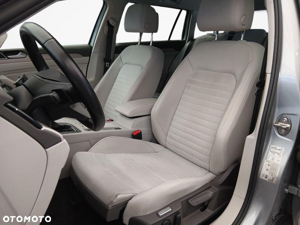 Volkswagen Passat 2.0 TDI Elegance DSG - 10