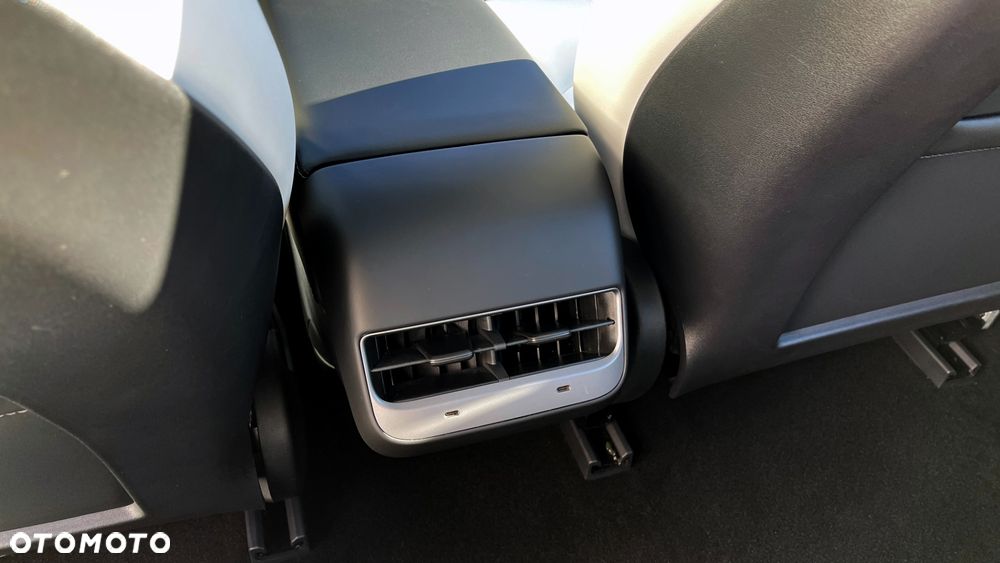 Tesla Model 3 - 25
