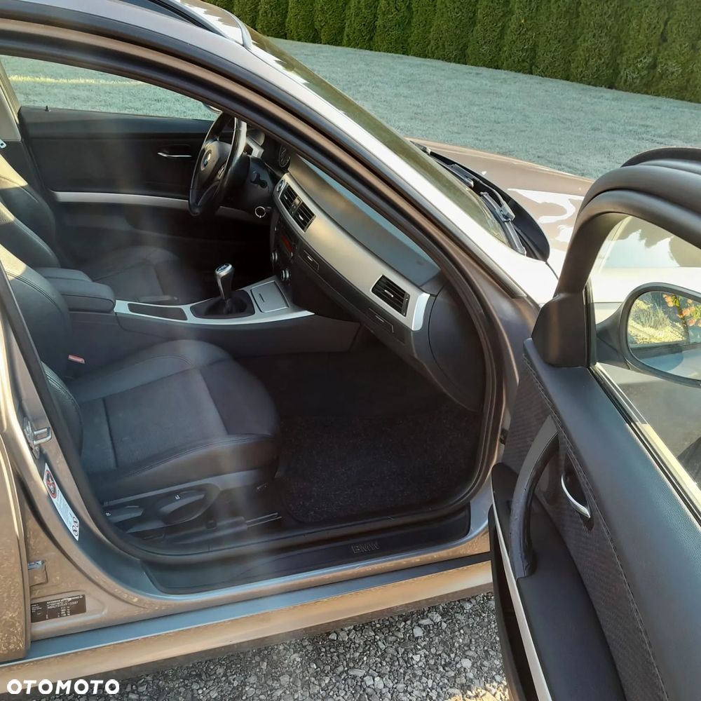 BMW Seria 3 320d xDrive - 9