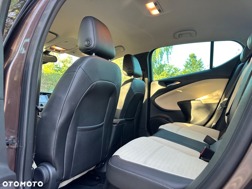 Opel Astra 1.4 T Dynamic S&S - 14