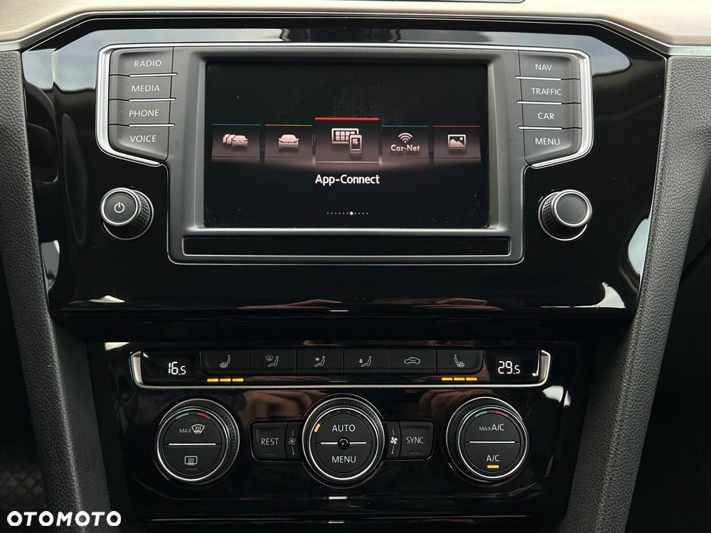 Volkswagen Passat - 24