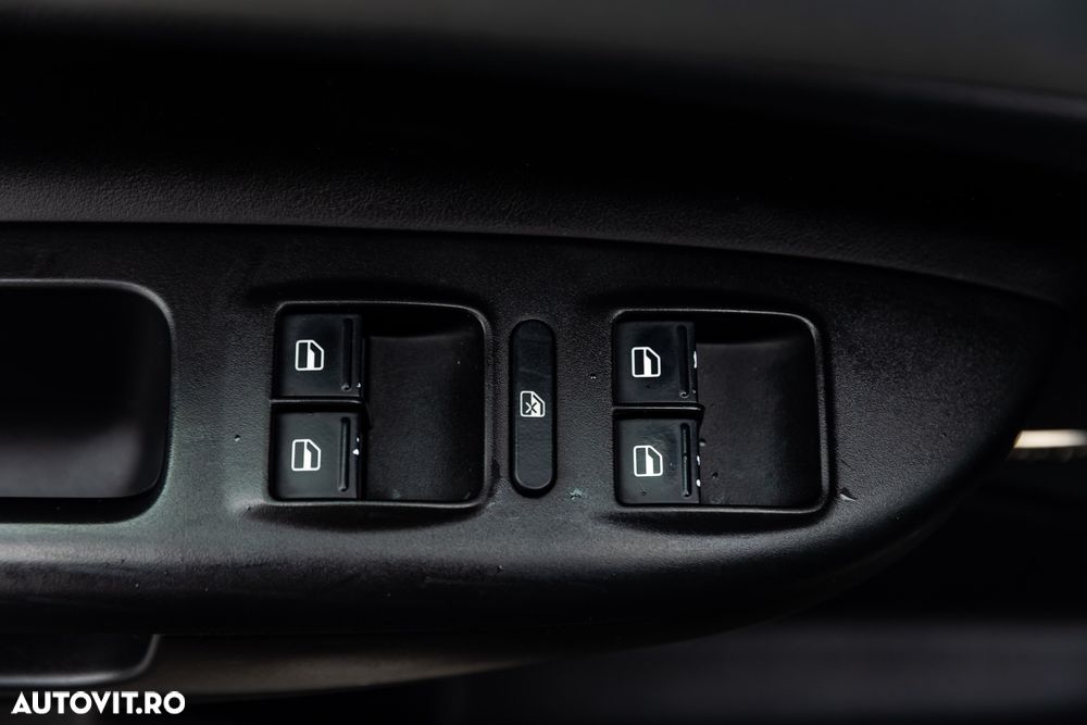 Skoda Octavia Combi 2.0 TDI DPF RS - 18