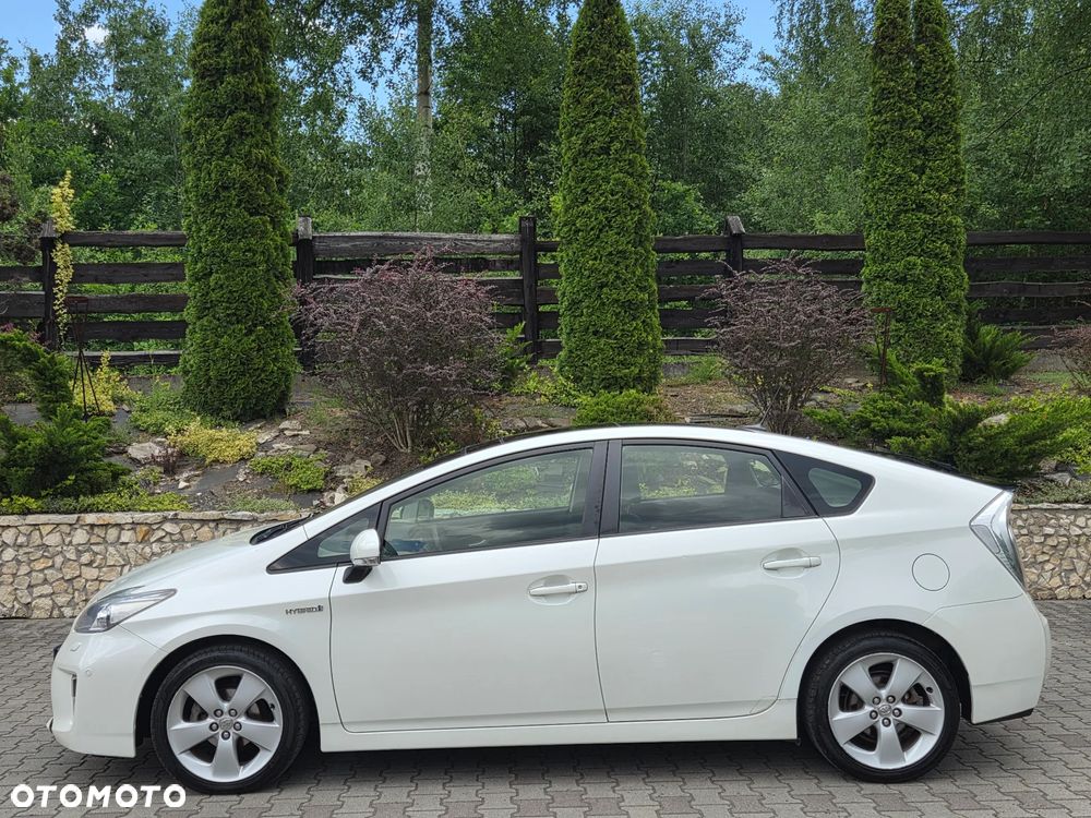 Toyota Prius (Hybrid) Executive - 4