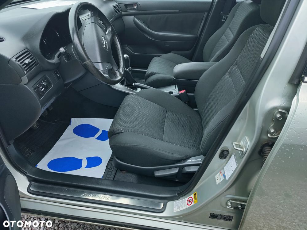 Toyota Avensis - 5