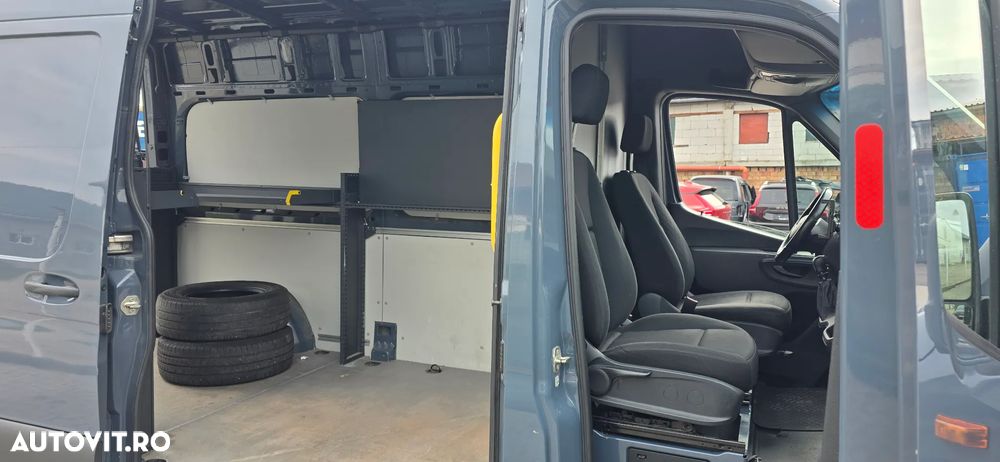 Mercedes-Benz Sprinter - 11