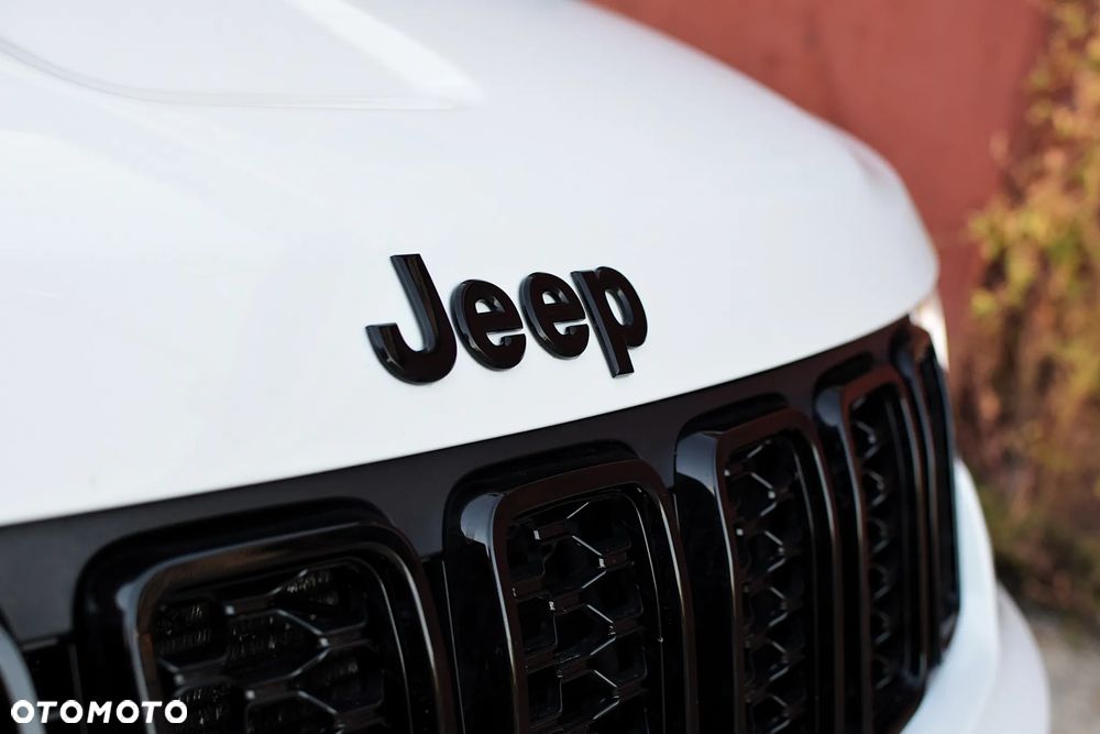 Jeep Grand Cherokee - 38