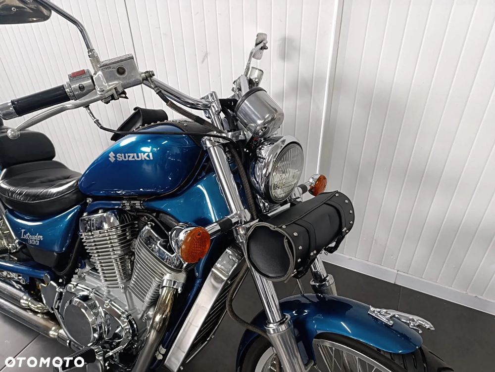 Suzuki Intruder - 14