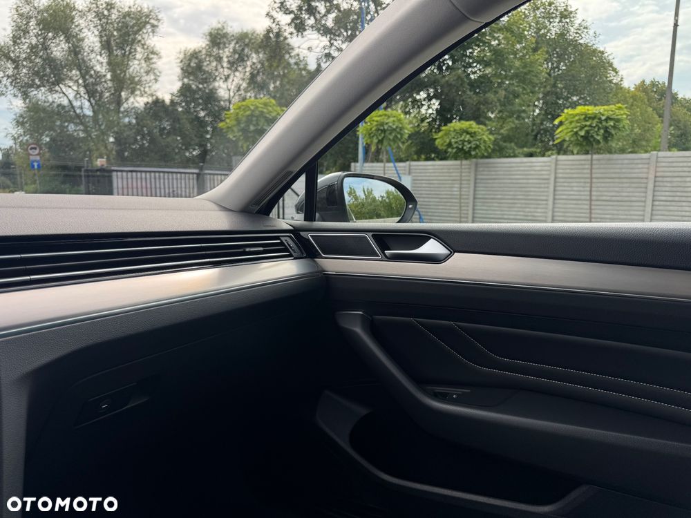 Volkswagen Passat 2.0 TDI Business DSG - 25