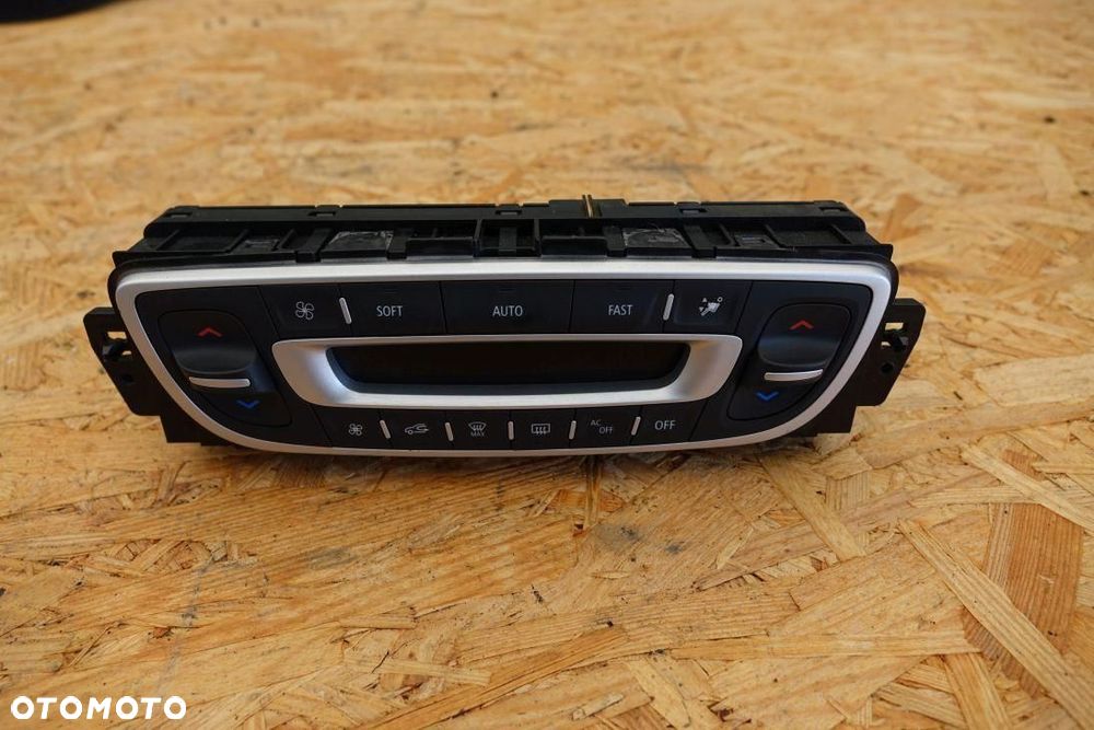 PANEL NAWIEWU KLIMATYZACJU RENAULT MEGANE III 2012 275100007R - 1