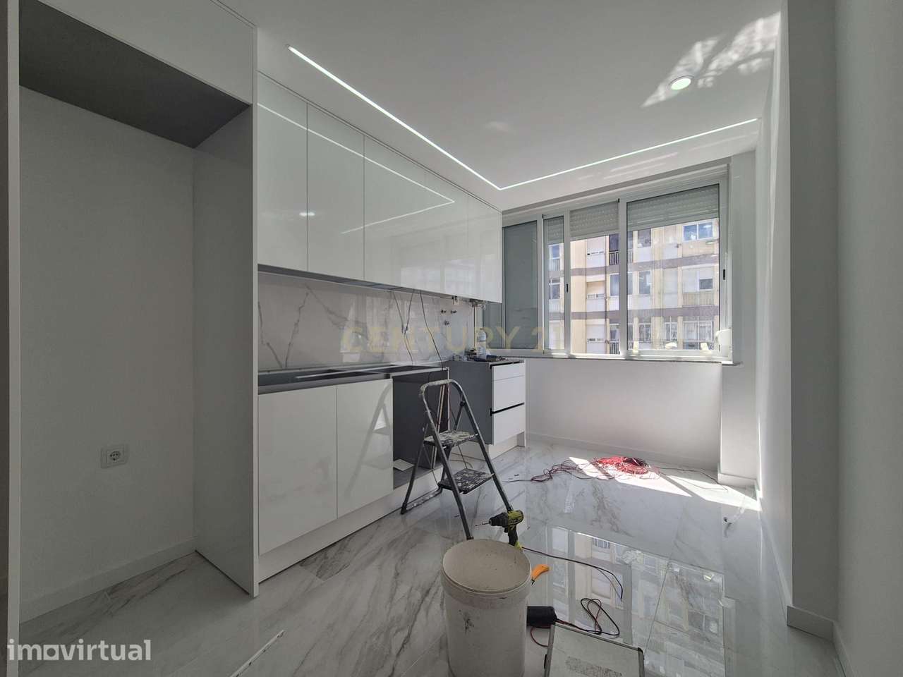 T1 na Reboleira – totalmente remodelado – a 700metros do Metro Rebolei - Grande imagem: 2/4