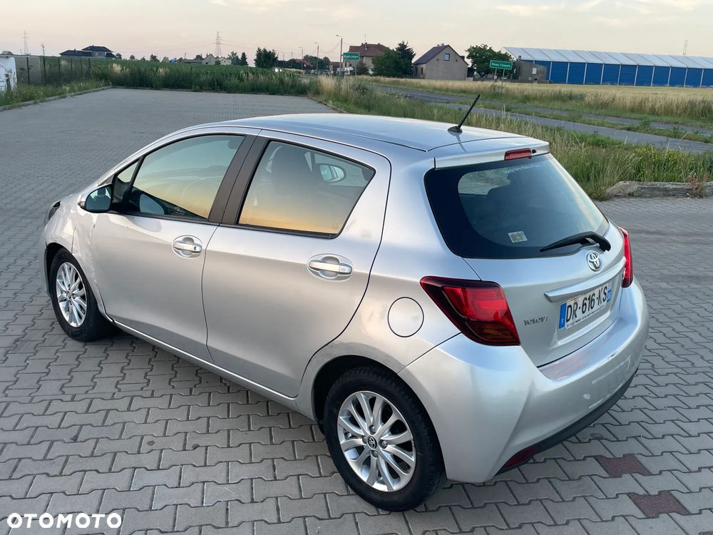 Toyota Yaris 1.33 VVT-i Lounge - 4