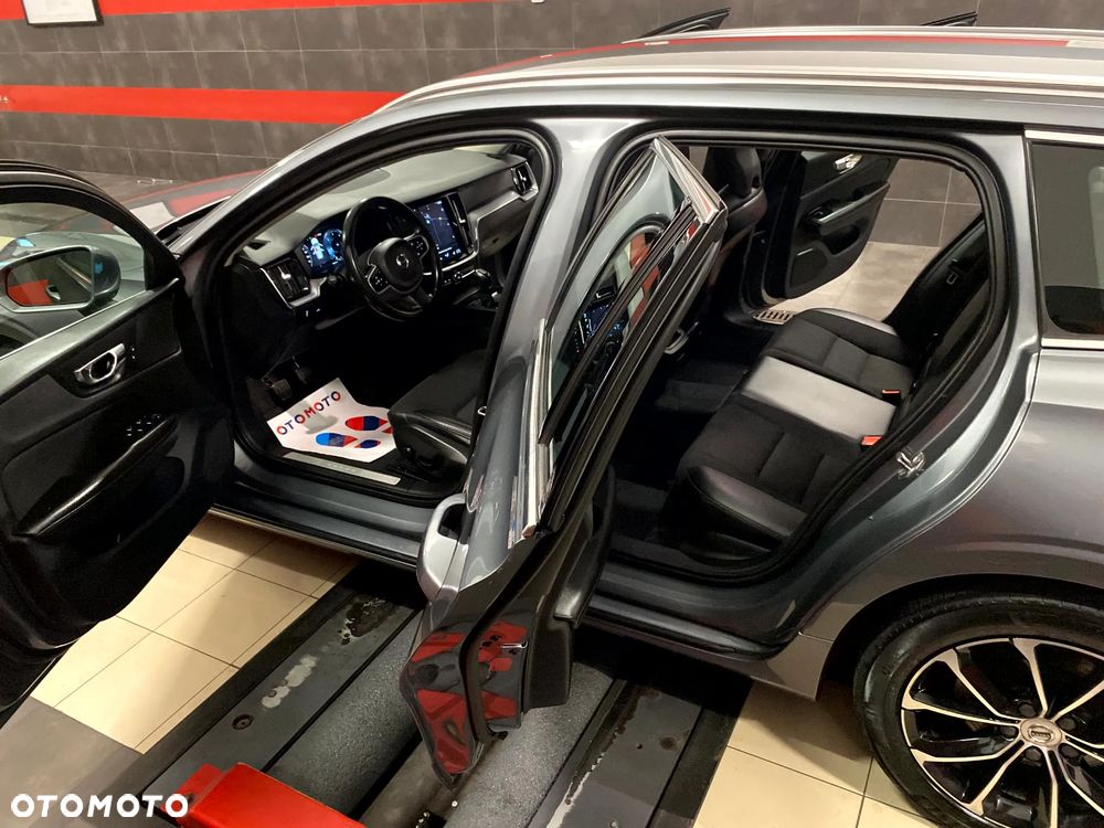 Volvo V60 D3 Momentum - 25