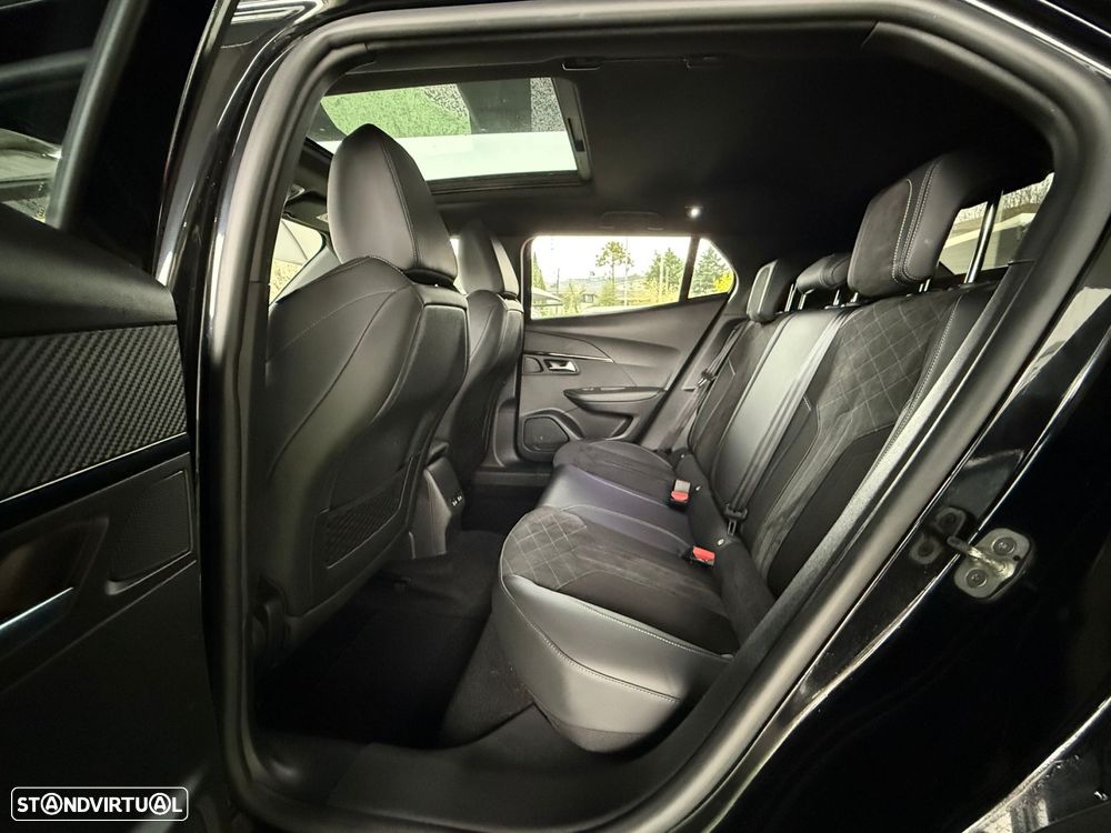 Peugeot e-2008 50 kWh GT Pack - 6