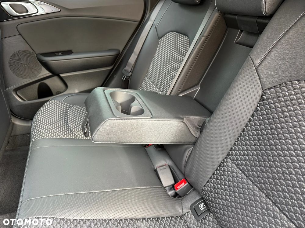 Kia XCeed 1.6 T-GDI Business Line DCT - 22