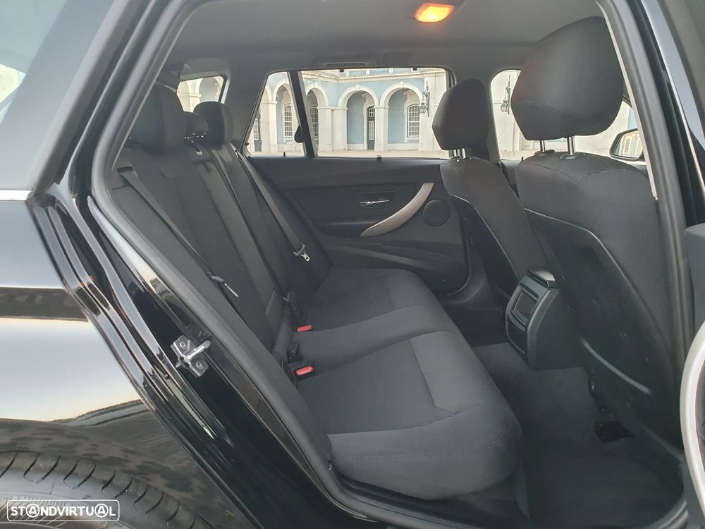 BMW 320 d EfficientDynamics Line Sport - 52