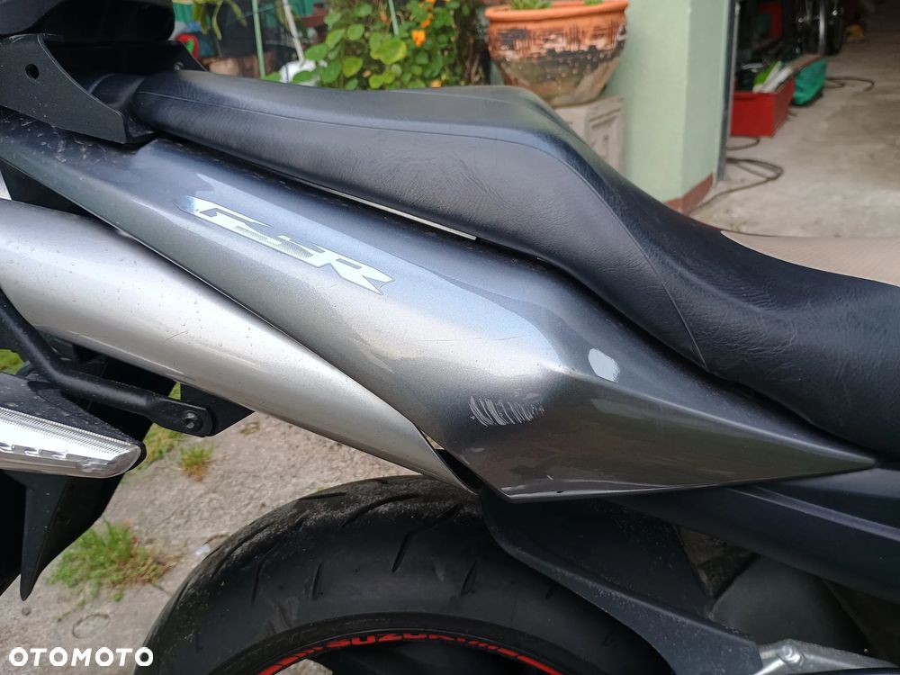 Suzuki GSR - 8