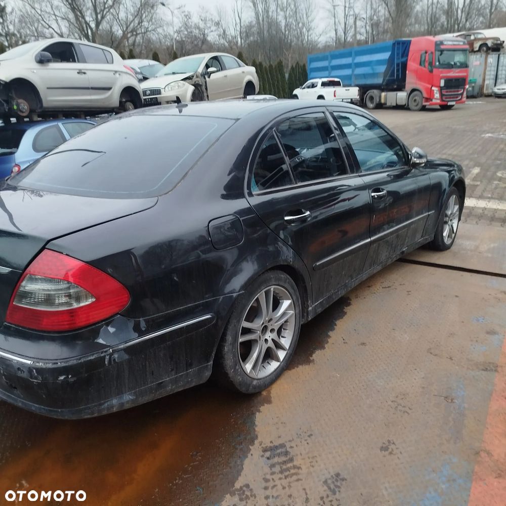 Mercedes W 211 na części . - 8