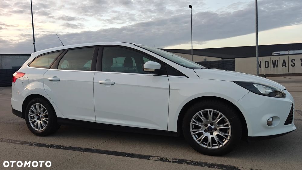 Ford Focus 2012 photo 2