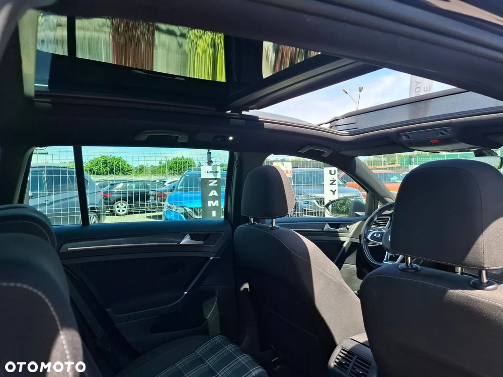 Volkswagen Golf - 21
