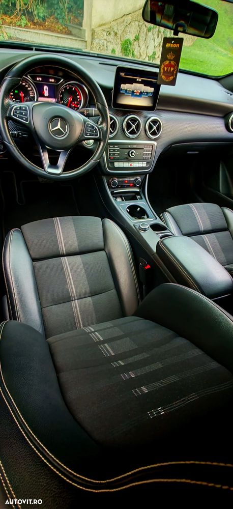 Mercedes-Benz A 180 7G-DCT AMG Line - 12