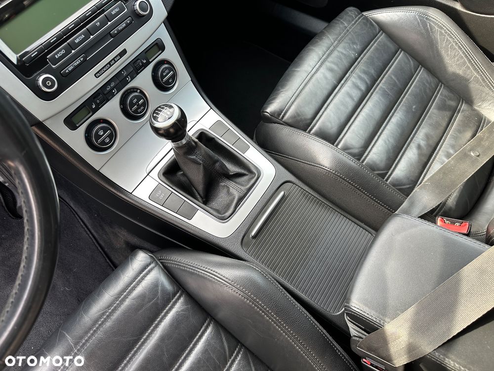 Volkswagen Passat 2.0 TDI DPF Comfortline - 18