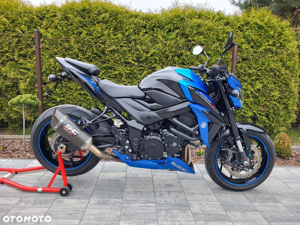 Suzuki GSX - 7