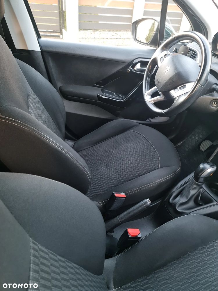 Peugeot 208 82 PureTech Style - 12