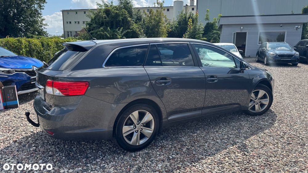 Toyota Avensis 1.8 Premium EU5 - 18