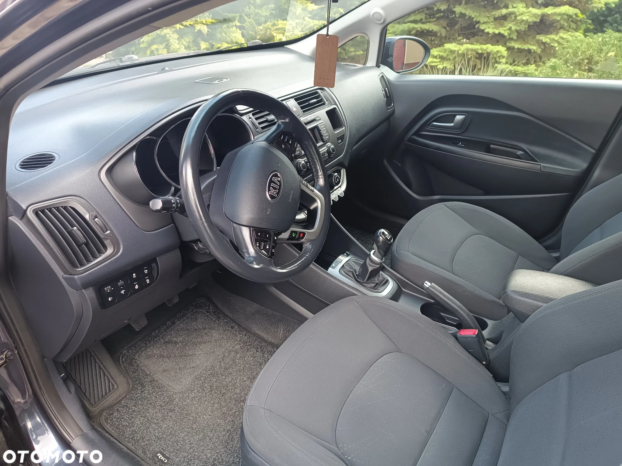 Kia Rio 1.4 L - 8