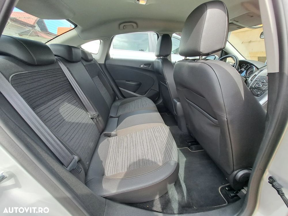 Opel Astra 1.4 Turbo ECOTEC Enjoy - 9