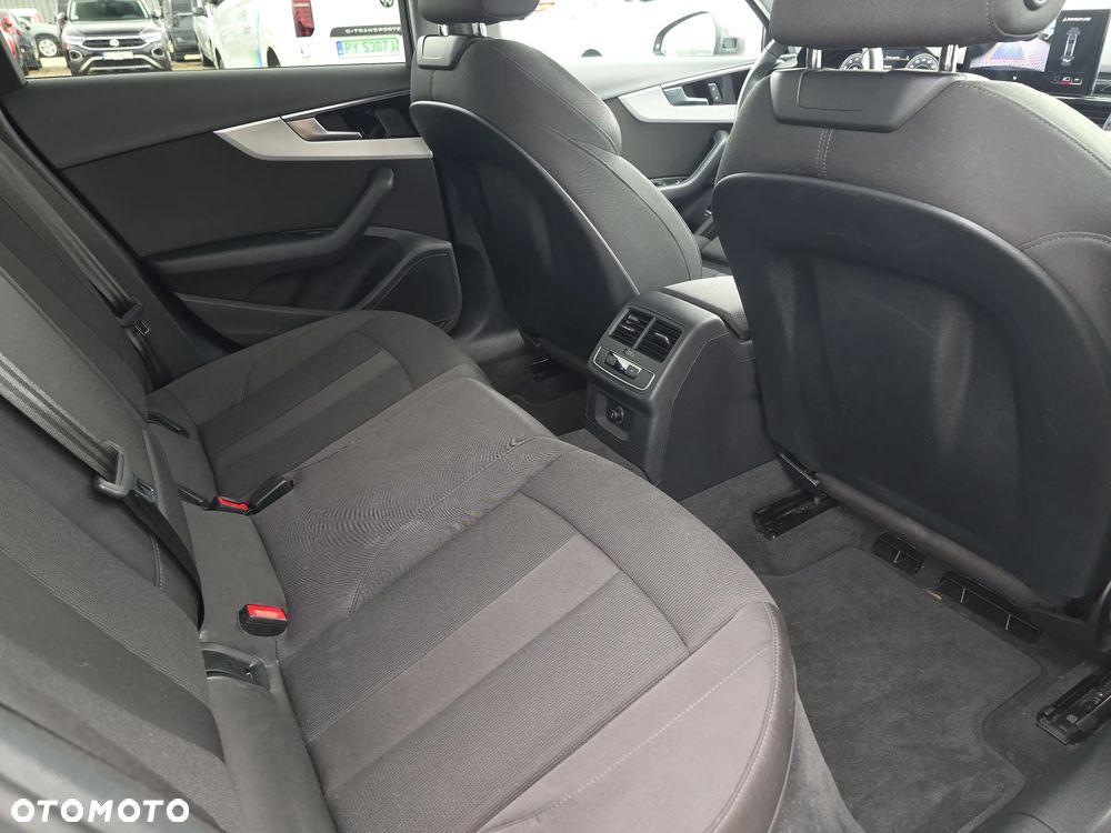 Audi A4 Limousine 35 TFSI mHEV S Line S tronic - 14