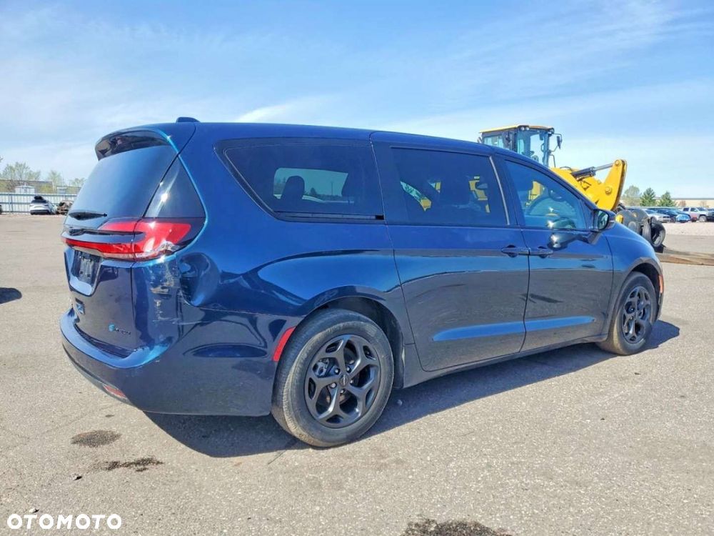 Chrysler Pacifica - 5