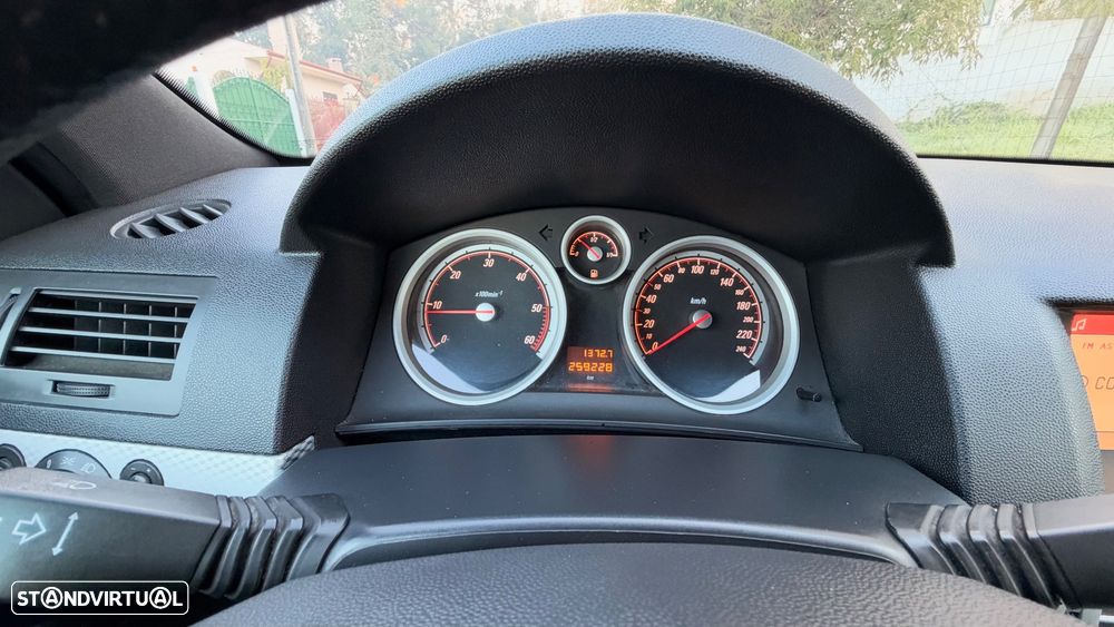 Opel Astra GTC 1.3 CDTi - 11