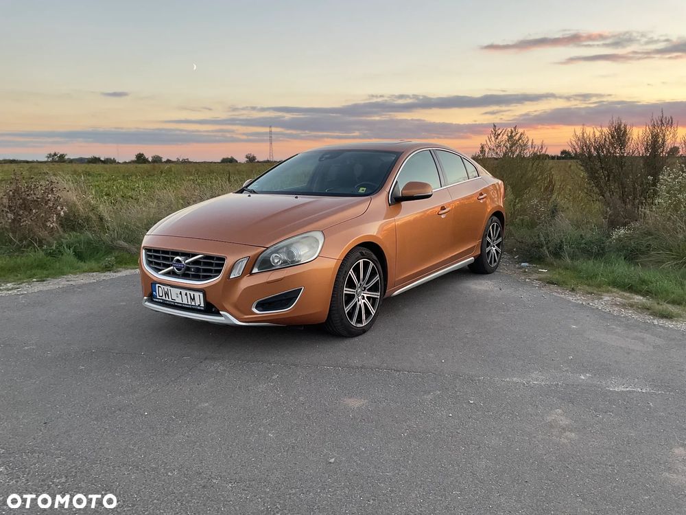 Volvo S60 D3 R-Design - 1