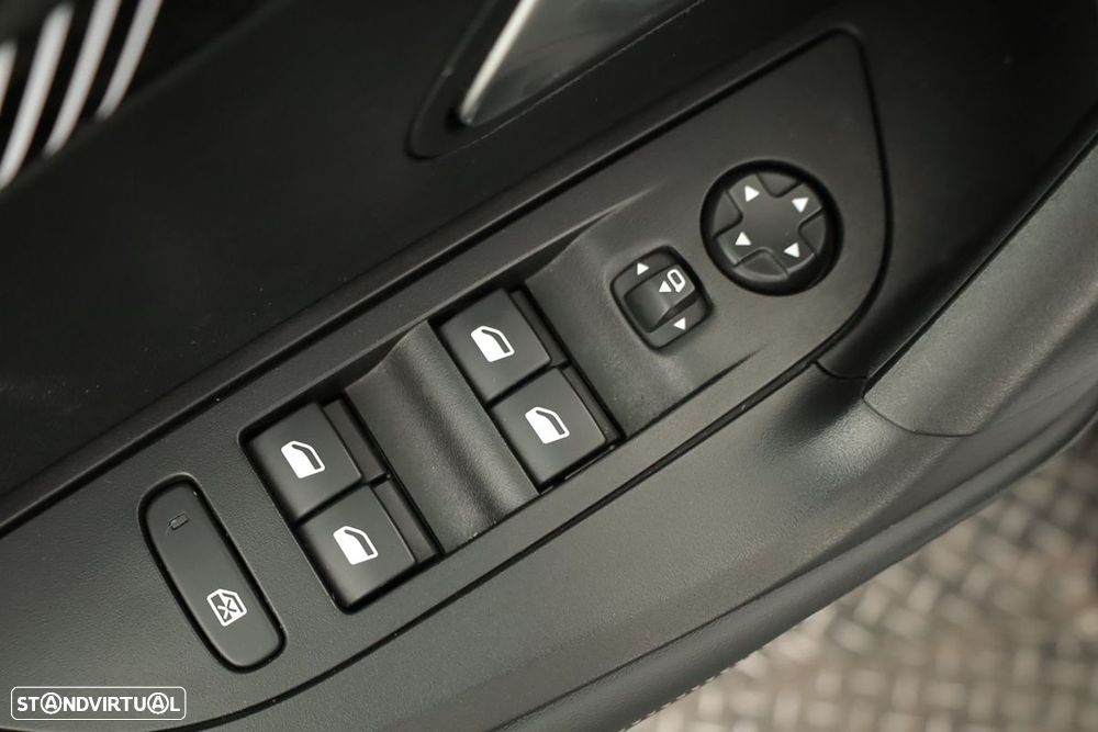 Peugeot 2008 1.2 PureTech Allure EAT8 - 20