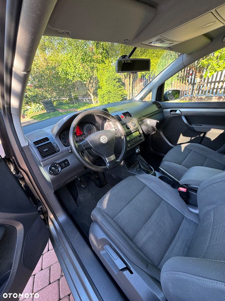 Volkswagen Touran 2.0 TDI DPF Highline - 18