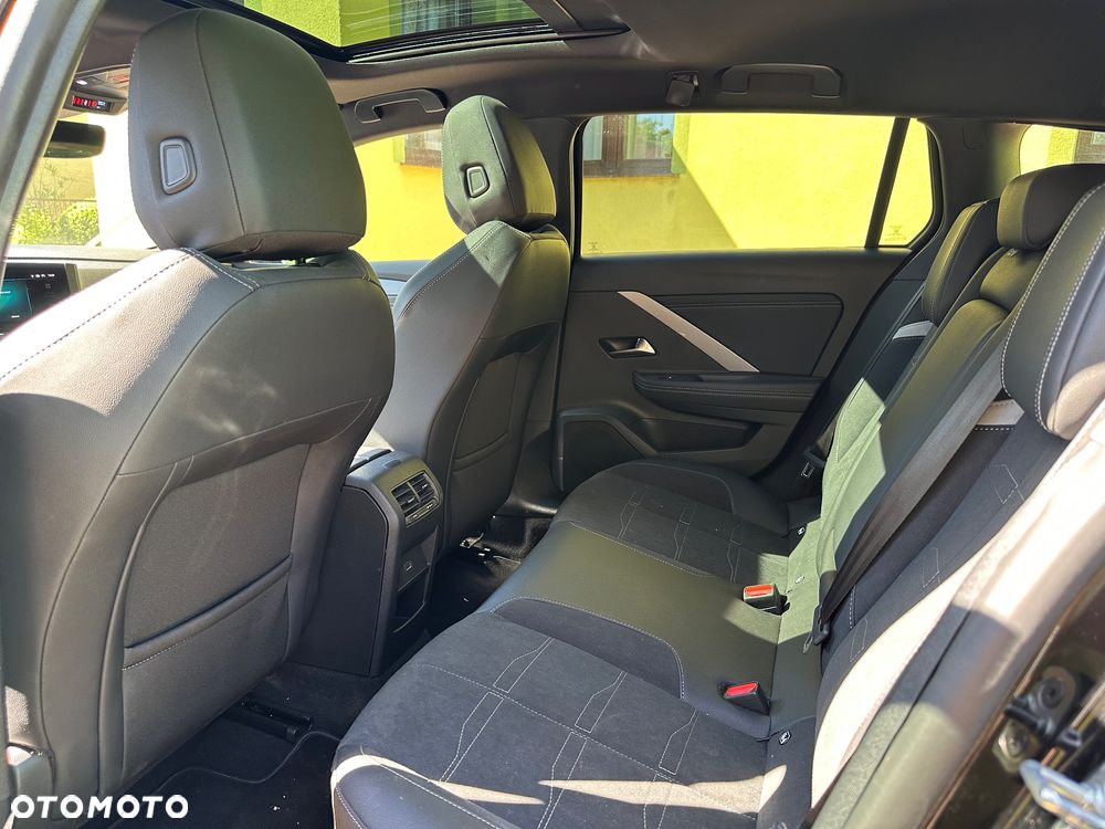 Opel Astra 1.2 Turbo Automatik GS - 24