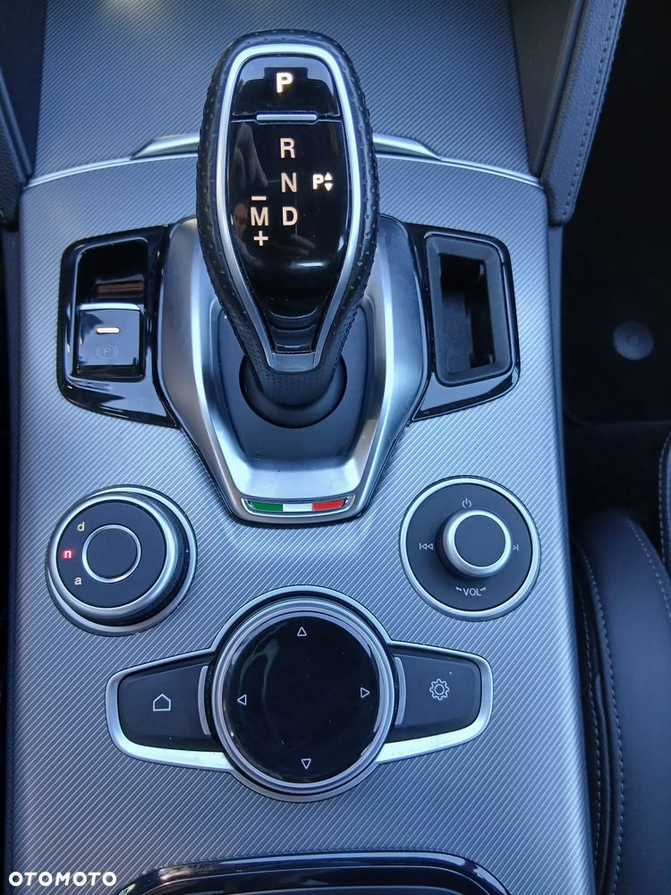 Alfa Romeo Stelvio 2.0 Turbo Veloce Q4 - 27