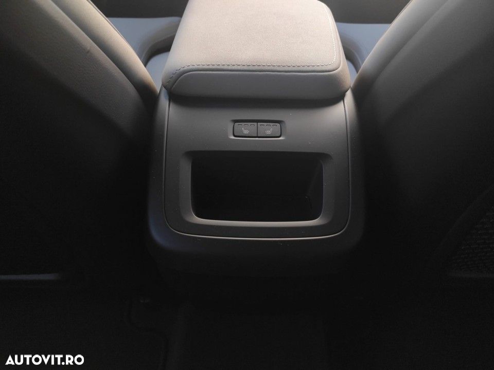 Volvo XC 60 B5 AT AWD MHEV Plus Dark - 23