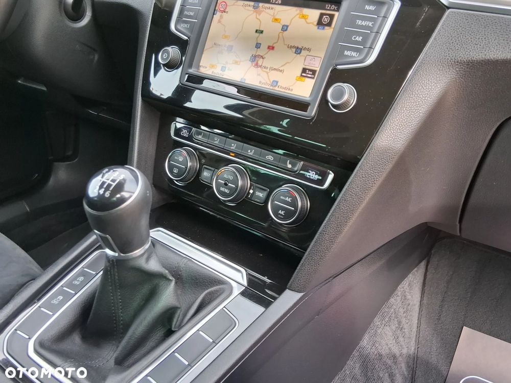 Volkswagen Passat - 21