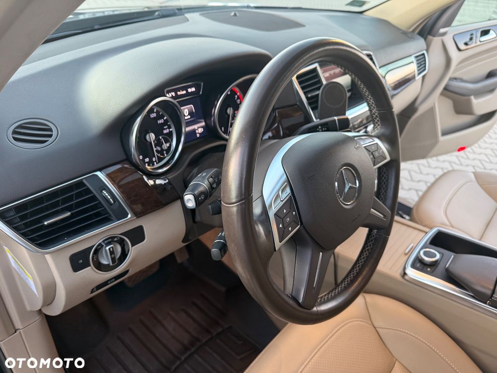 Mercedes-Benz ML - 11