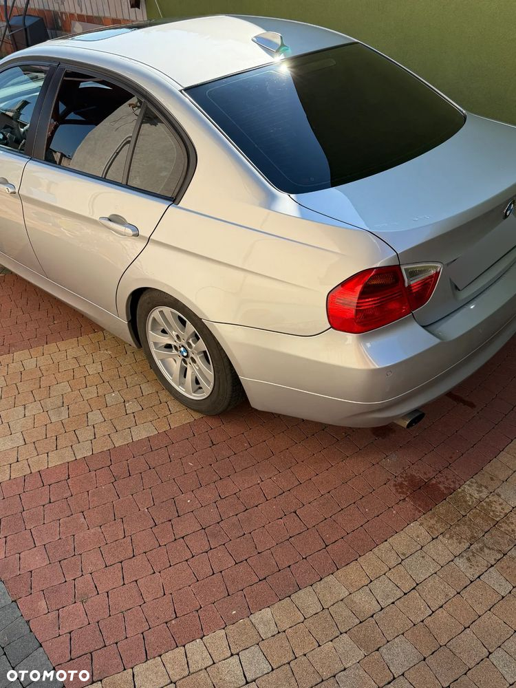 BMW Seria 3 318i - 4