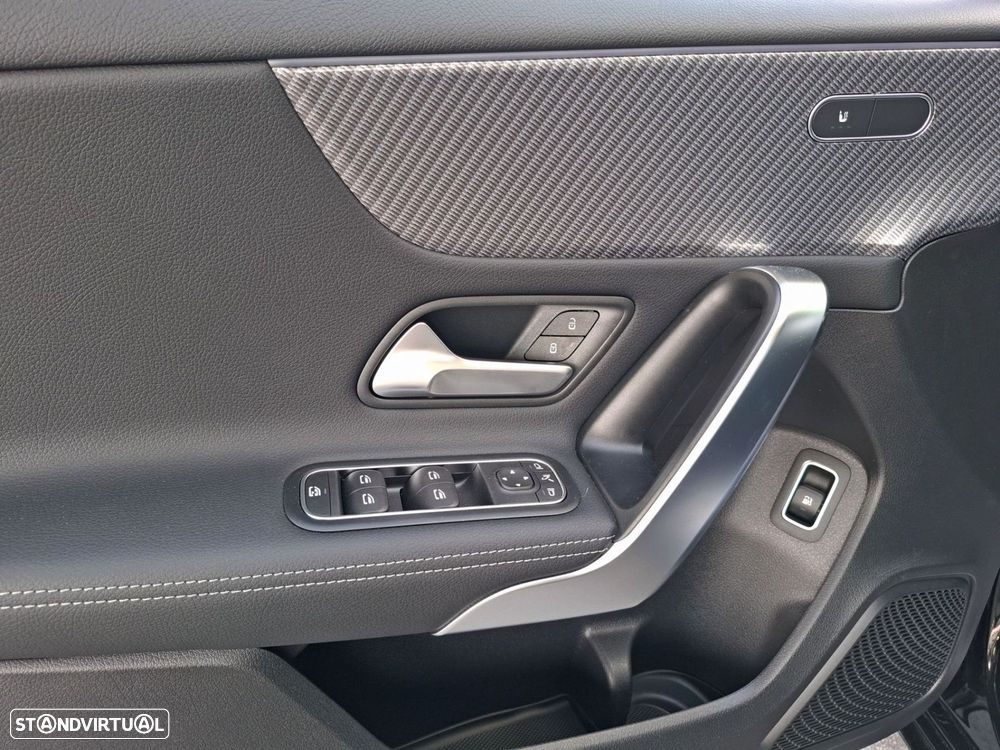 Mercedes-Benz a-250-limousine - 19