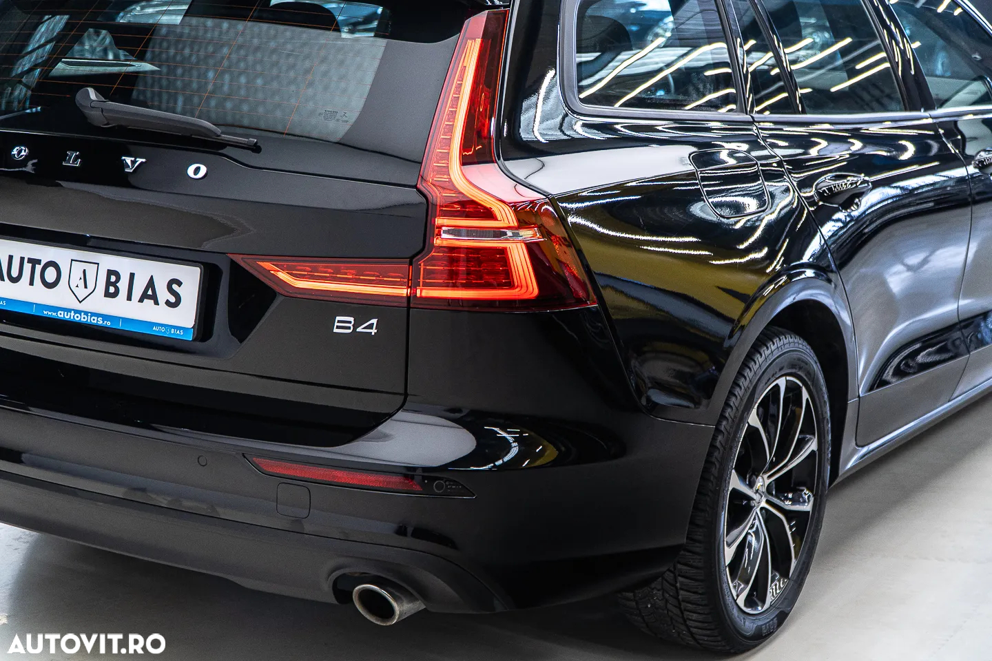 Volvo V60 B4 MHEV AT8 FWD Momentum - 38