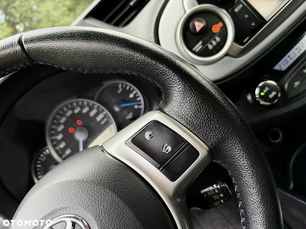 Toyota Yaris Hybrid 100 Premium - 25